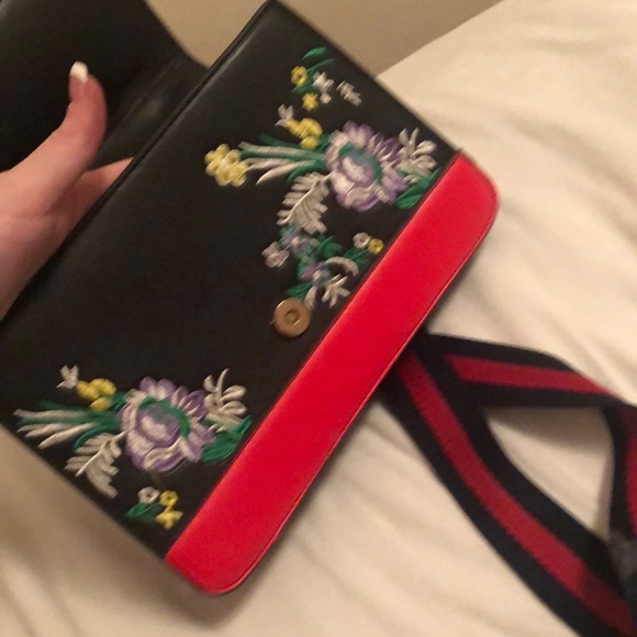 Embroiled Purse - Picture 6 of 8